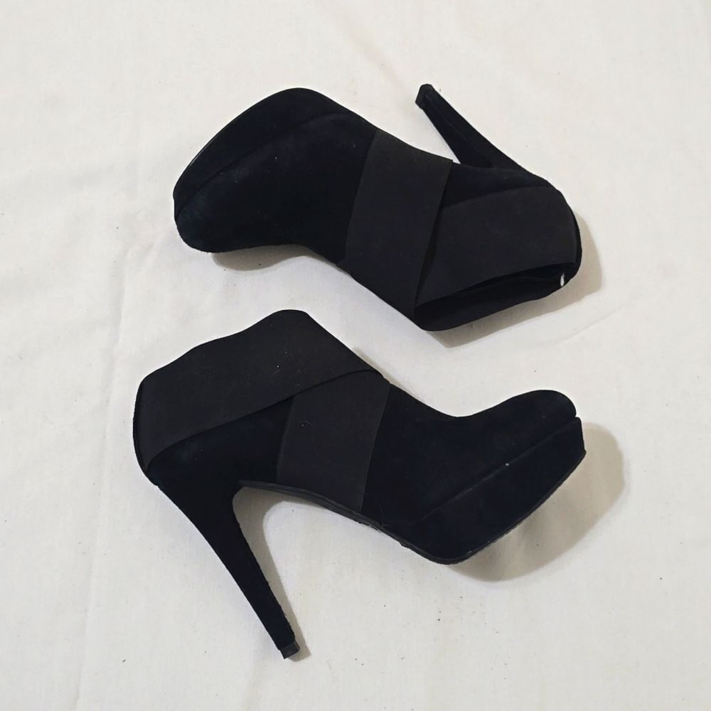 Stuart Weitzman | Kilgore black suede ankle boots 7.5